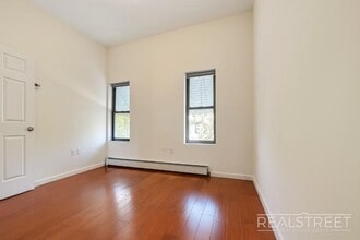 Lovely 3 Bed in Bed Stuy! in Brooklyn, NY - Foto de edificio - Building Photo