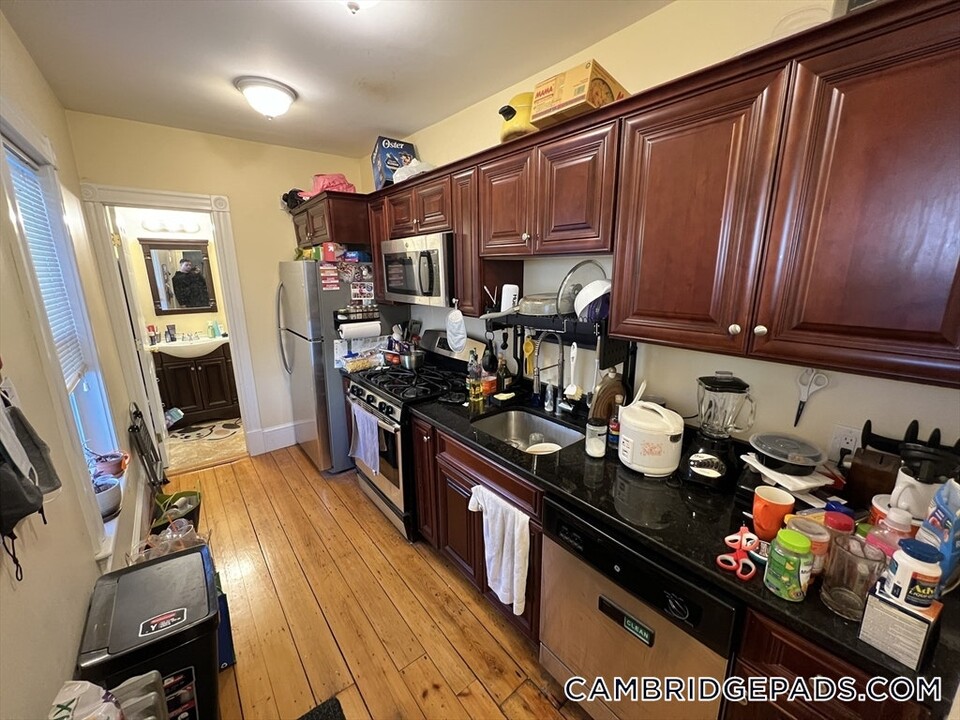 6 White St Pl in Cambridge, MA - Building Photo