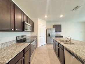 632 Autumn Stream Dr in Auburndale, FL - Building Photo - Building Photo