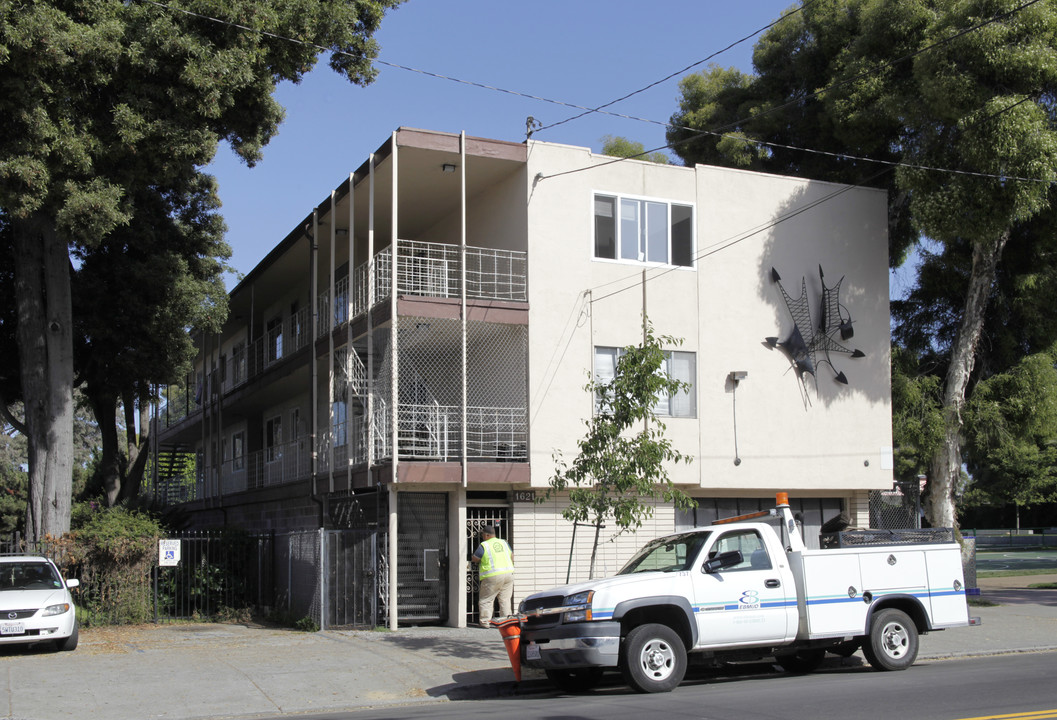 1621 Fruitvale Ave in Oakland, CA - Building Photo