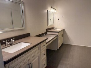 8244 E Valley Vista Dr in Scottsdale, AZ - Building Photo - Building Photo