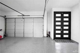 18 E Mayhem Dr in Edinburg, TX - Building Photo - Building Photo