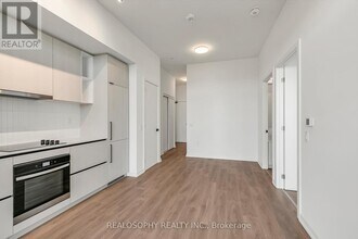 1285 Dupont St in Toronto, ON - Building Photo - Building Photo