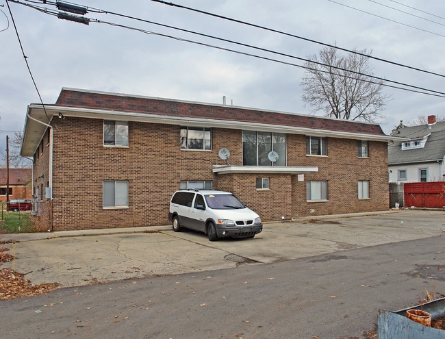 220 Burkhardt Ave in Dayton, OH - Foto de edificio - Building Photo