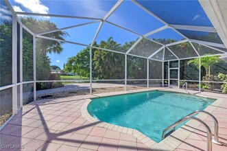 300 Wentworth Ct in Naples, FL - Building Photo - Building Photo