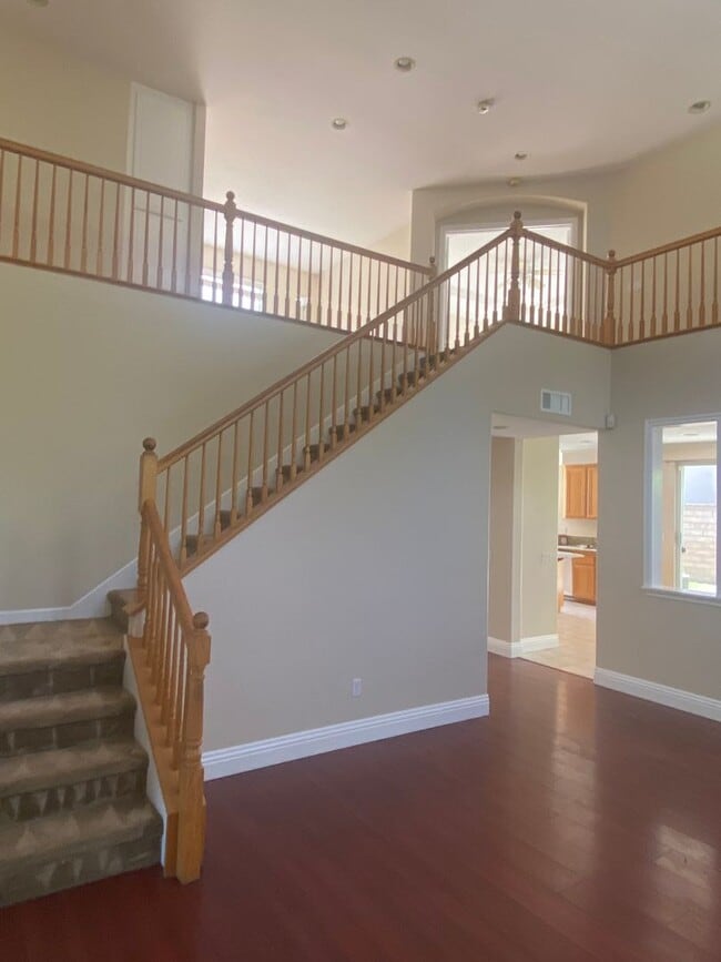 2559 Parade Ave in Simi Valley, CA - Building Photo - Building Photo