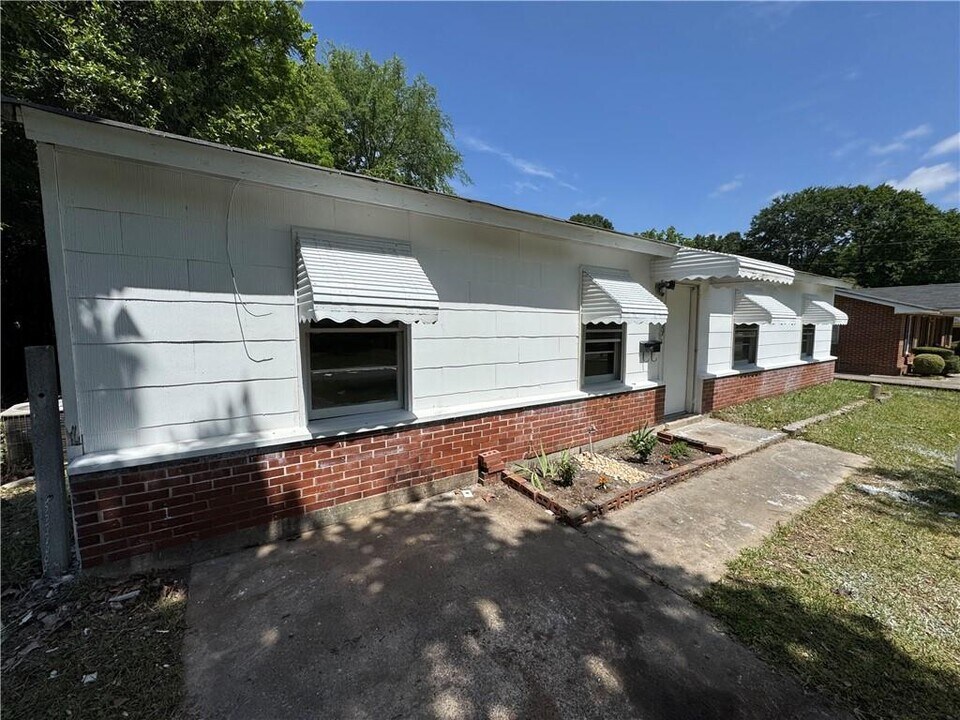 4039 Lindsey Dr in Macon, GA - Building Photo
