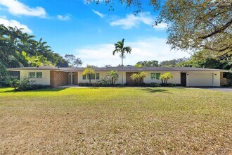 10110 SW 66th St in Miami, FL - Building Photo - Building Photo