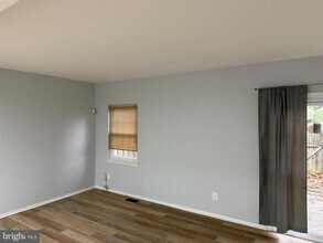 11573 Sullnick Way in Gaithersburg, MD - Building Photo - Building Photo