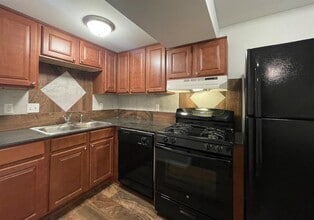 319 E Edwards St in Edmond, OK - Building Photo - Building Photo