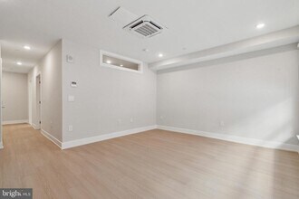 922 N Broad St-Unit -1 BEDROOM - 3RD FL in Philadelphia, PA - Building Photo - Building Photo