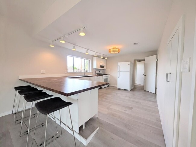 property at 1108 W San Antonio St