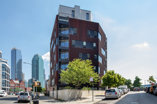 East of East in Long Island City, NY - Foto de edificio - Building Photo