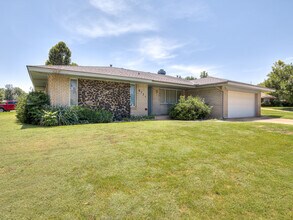 6721 St Mary's Cir in Oklahoma City, OK - Building Photo - Building Photo