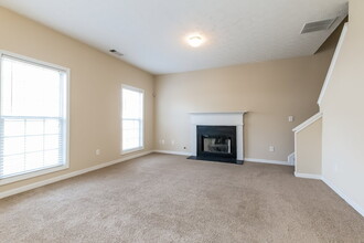 753 Clairidge Oak Ct in Lawrenceville, GA - Building Photo - Building Photo