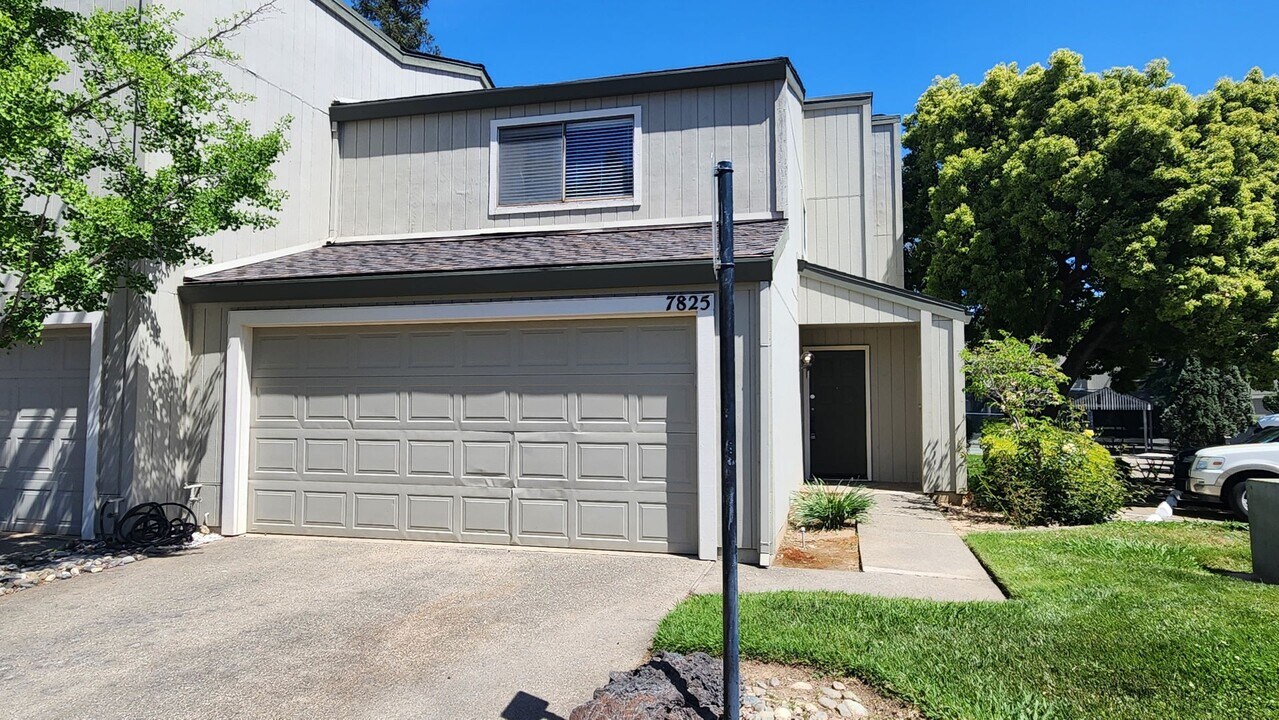 7825 Hampton Ln in Citrus Heights, CA - Building Photo