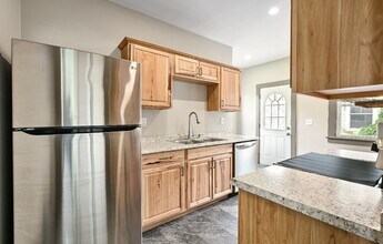 118 Lake St in Pewaukee, WI - Building Photo - Building Photo