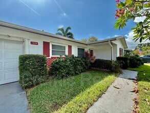 1229 Lazy Lake Rd W in Dunedin, FL - Building Photo - Building Photo