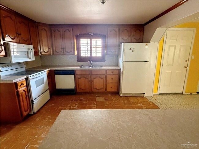 12 E St in Mission, TX - Foto de edificio - Building Photo