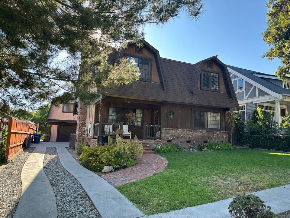 199 N Hermosa Ave in Sierra Madre, CA - Building Photo