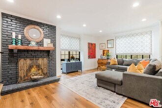 18100 Burbank Blvd in Los Angeles, CA - Building Photo - Building Photo