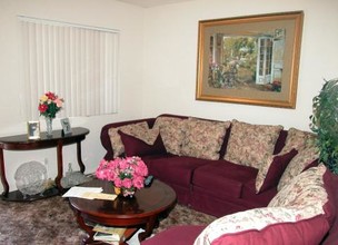 Pine Terrace Apartments in Compton, CA - Foto de edificio - Interior Photo