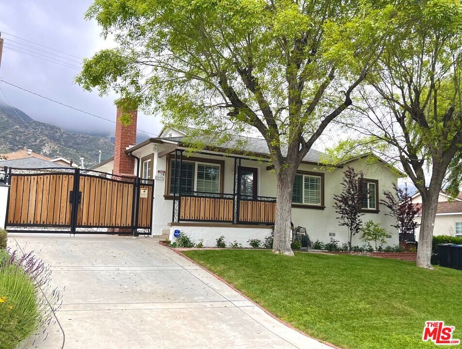 3317 Burritt Way in Glendale, CA - Foto de edificio