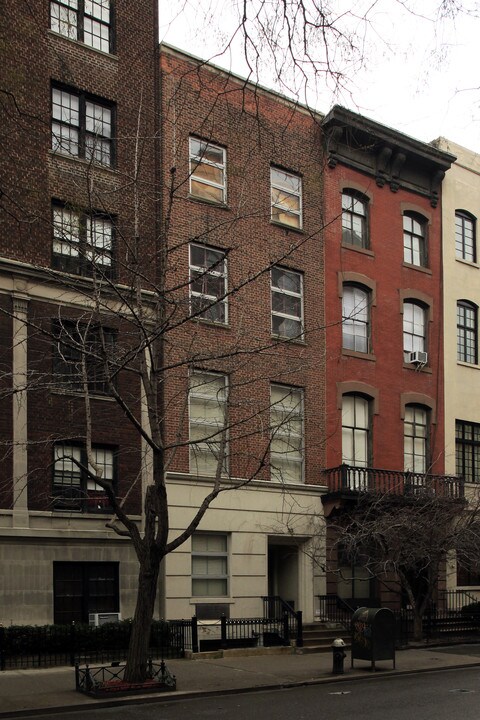 33 W Ninth St in New York, NY - Building Photo