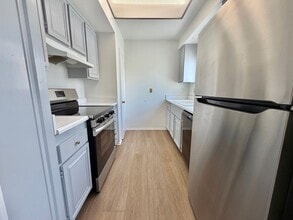 1912 Bataan Rd in Redondo Beach, CA - Building Photo - Building Photo
