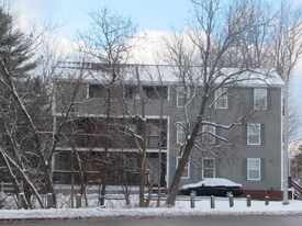 2 New Gotham Rd in Westbrook, ME - Building Photo