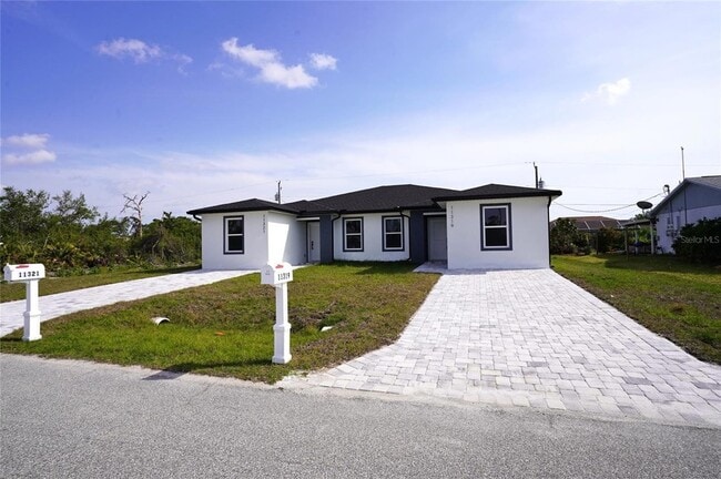 11319 Poplin Ave in Englewood, FL - Foto de edificio - Building Photo