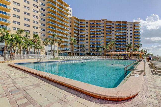 860 Mandalay Ave in Clearwater, FL - Building Photo - Building Photo