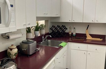 8035 SW 107th Ave in Miami, FL - Foto de edificio - Building Photo