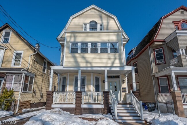 24 Llewellyn Ave in Bloomfield, NJ - Building Photo - Building Photo