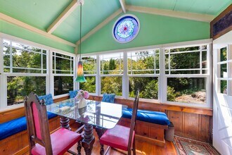 2697 S Fitch Mountain Rd in Healdsburg, CA - Foto de edificio - Building Photo
