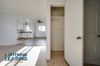 6927 Whitsett Ave in North Hollywood, CA - Building Photo - Building Photo