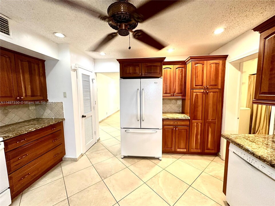 3111 Coral Springs Dr, Unit 215 in Coral Springs, FL - Building Photo