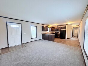 10694 State Rte 762 in Lockbourne, OH - Foto de edificio - Building Photo