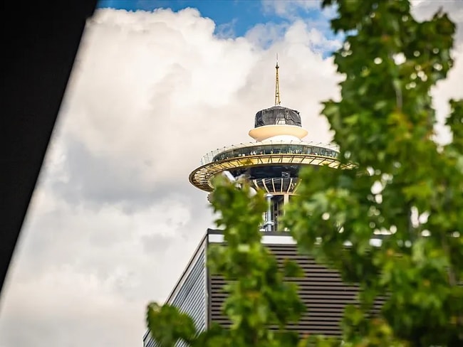 323 Queen Anne Ave N in Seattle, WA - Foto de edificio - Building Photo