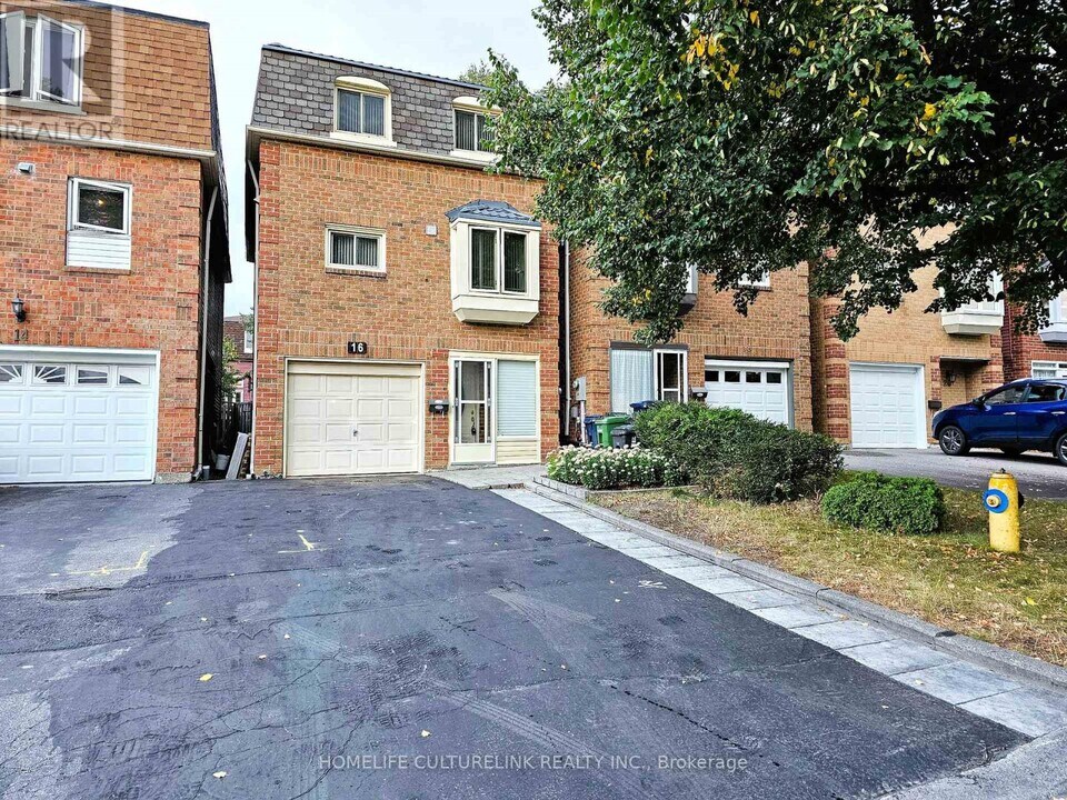 16 Carlingwood Ct in Toronto, ON - Building Photo