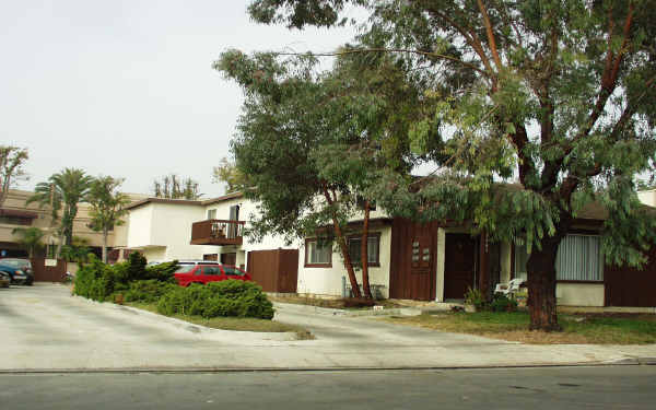 18661 Libra Cor in Huntington Beach, CA - Building Photo