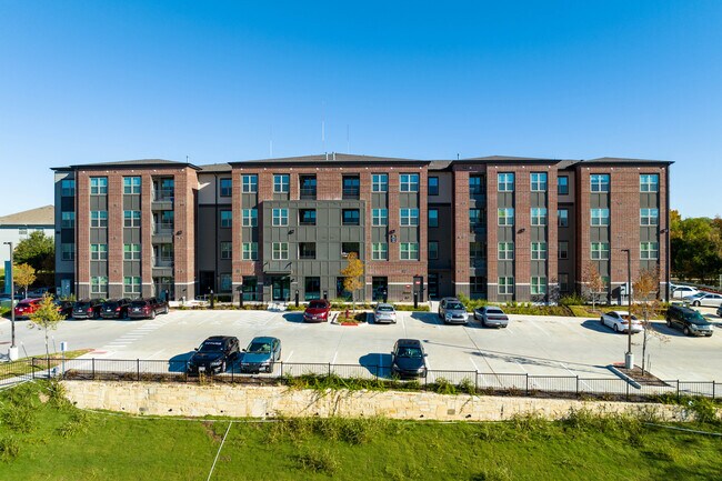 Bridge at Loyola in Austin, TX - Building Photo - Building Photo