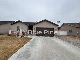 5181 Ryanne Way in Iona, ID - Building Photo