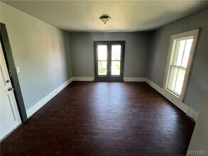 114 Lagrange St, Unit Upper in Lockport, NY - Building Photo - Building Photo