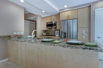 7121 E Rancho Vista Dr-Unit -1001 in Scottsdale, AZ - Foto de edificio - Building Photo