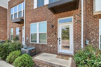 256 Parkwood Ave in Charlotte, NC - Building Photo - Building Photo