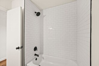 1640 W Northwest Blvd in Winston-Salem, NC - Foto de edificio - Building Photo