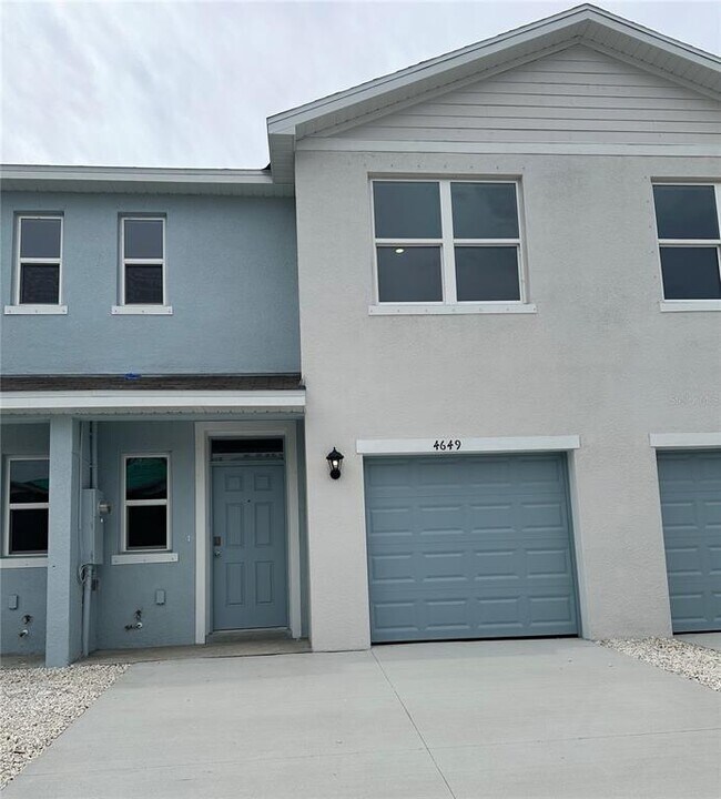 4649 Pleasant Ave in Palm Harbor, FL - Building Photo