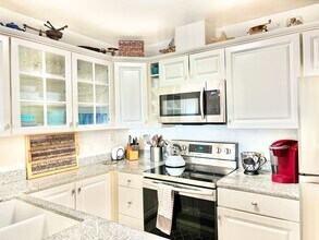 3101 Peninsula Rd in Oxnard, CA - Building Photo - Building Photo