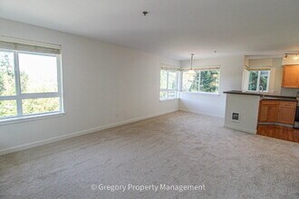 12023 NE 204th Pl in Bothell, WA - Building Photo - Building Photo